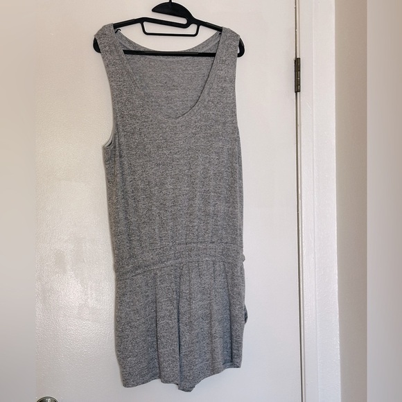 NWT Aritzia Wilfred Free Izabel Romper in Heather White Gray Size M - Picture 5 of 8